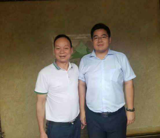 福建雪松岭林业公司官经理(左)与猫先生官网乐山子公司姜经理(右) 福建雪松岭林业公司官经理(左)与猫先生官网乐山子公司姜经理(右)