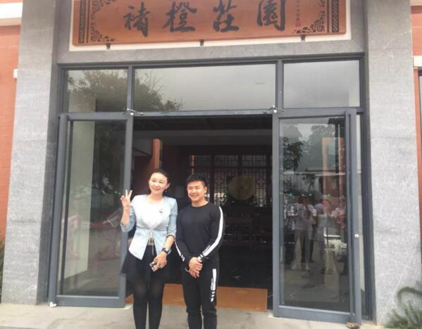 猫先生官网总裁(左)与型动体育始人、奥运陈一冰(右)