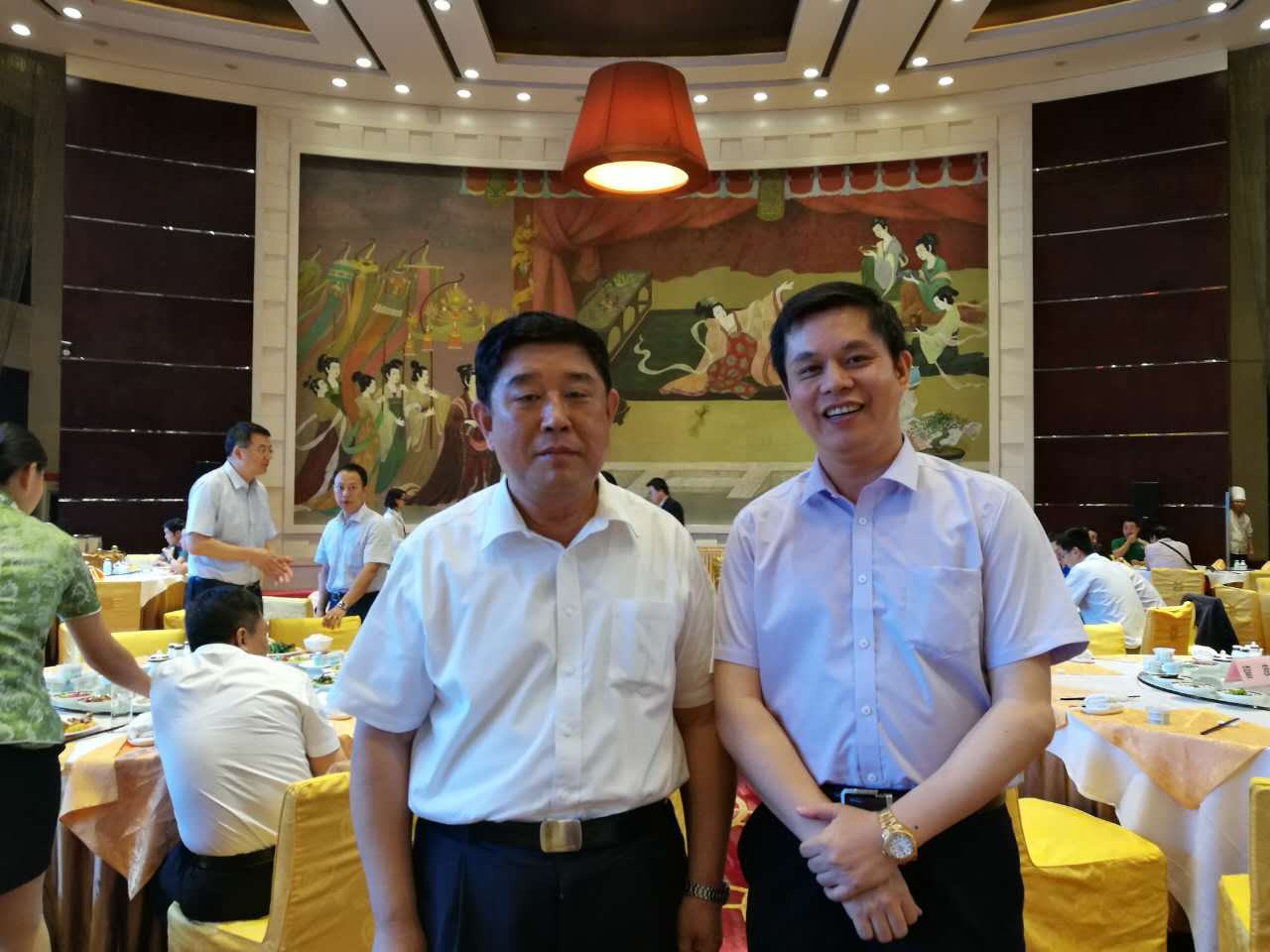 猫先生官网831999董事长郑两斌应邀参与民营企业助推山西转型发展会 猫先生官网831999董事长郑两斌应邀参与民营企业助推山西转型发展会